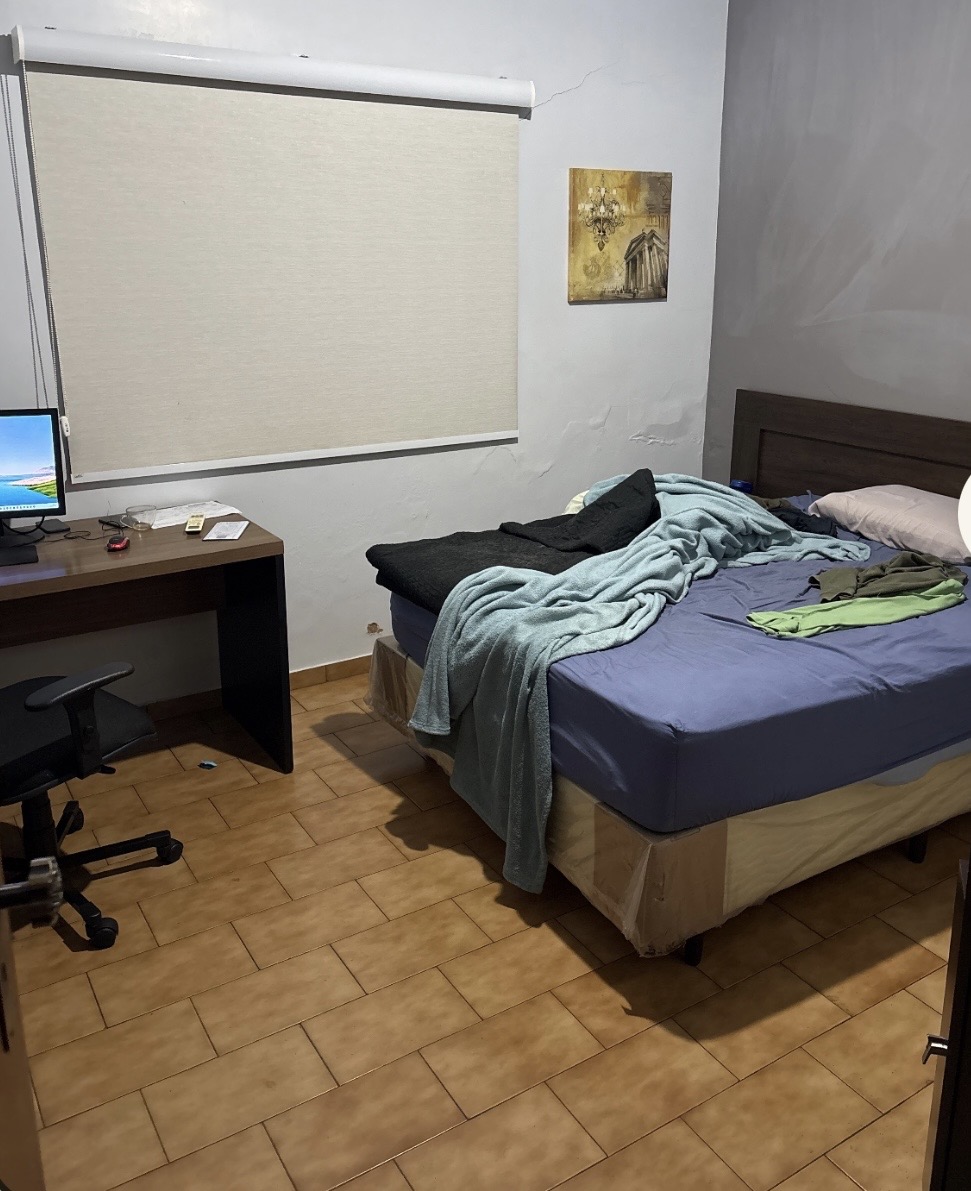 Antes — Quarto transformado com marcenaria e iluminação
