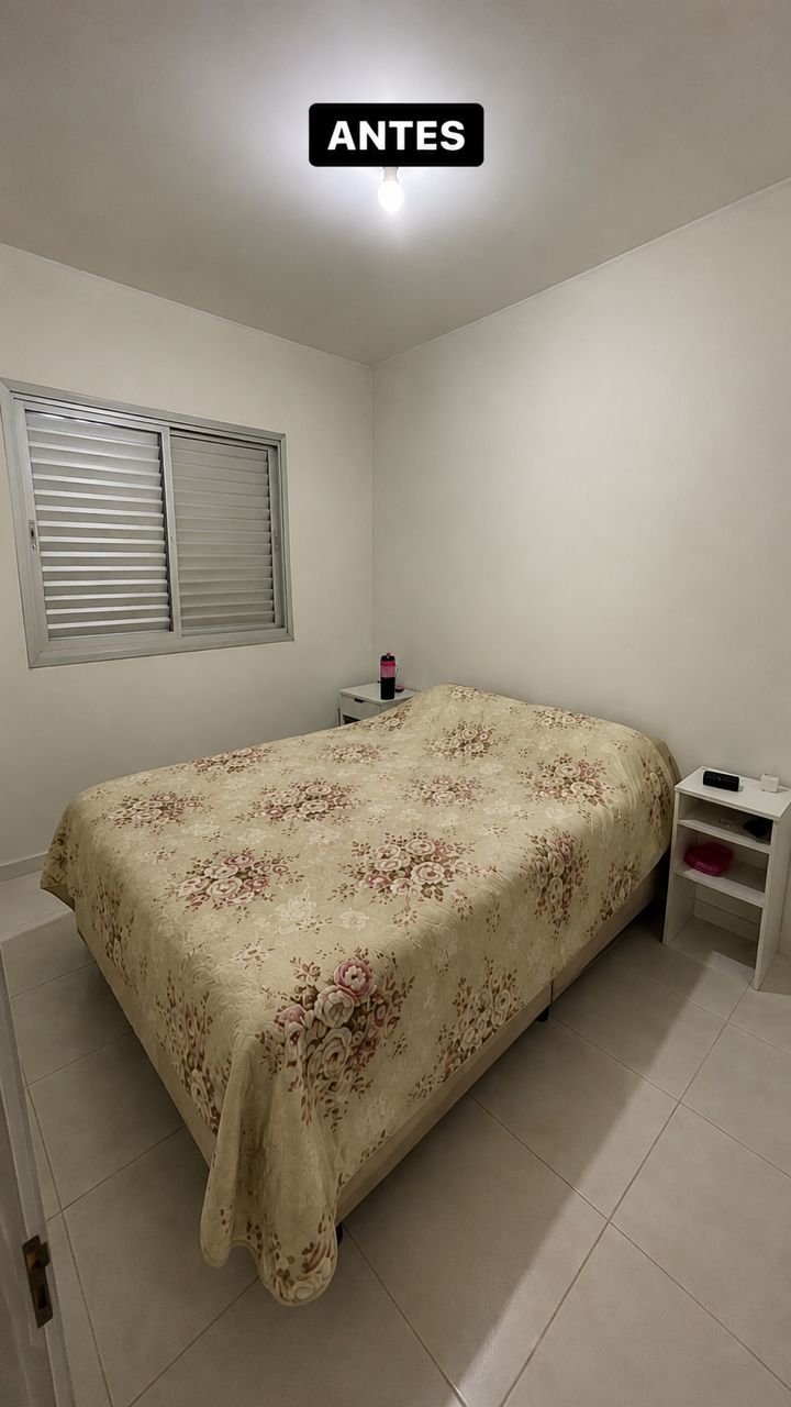 Antes — Quarto de casal com painel ripado